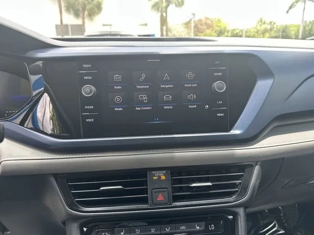 2024 Volkswagen Taos SE photo 26