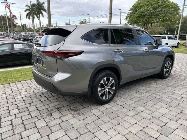 2025 Toyota Highlander LE photo 37