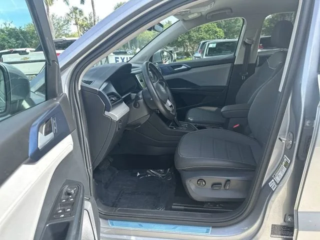 2024 Volkswagen Taos SE photo 22