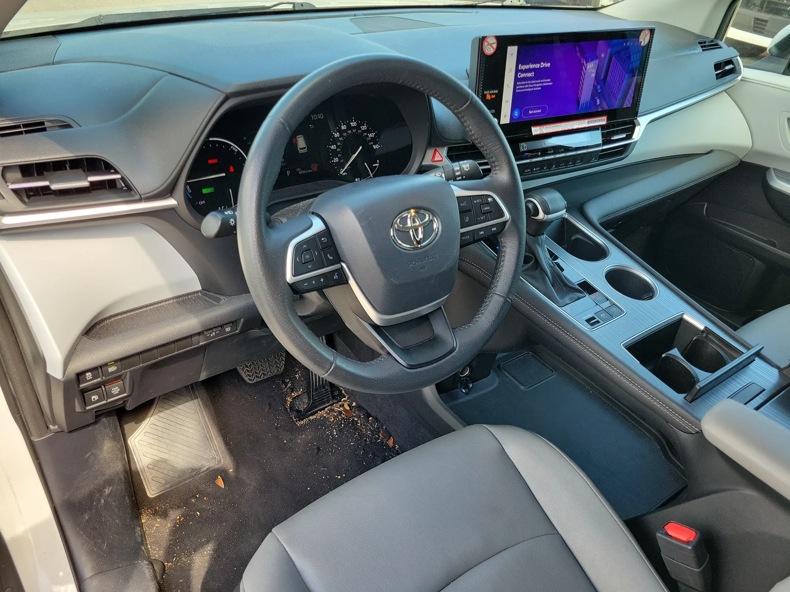 2025 Toyota Sienna XLE photo 12