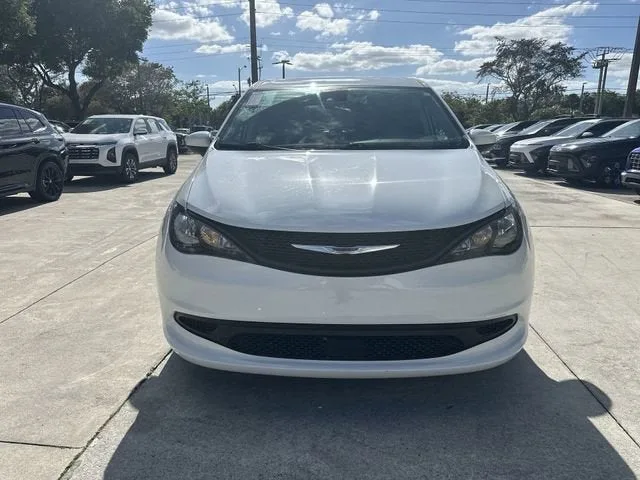 2023 Chrysler Voyager LX photo 31