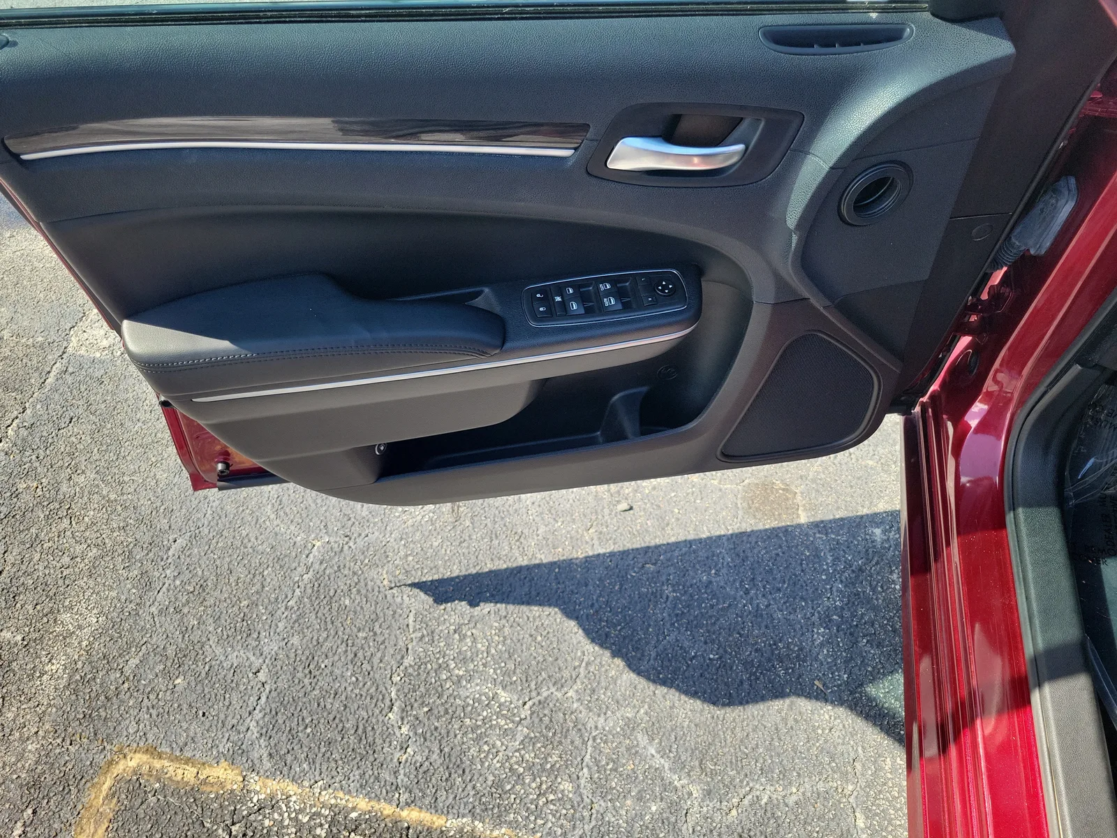 2021 Chrysler 300 Touring L photo 23