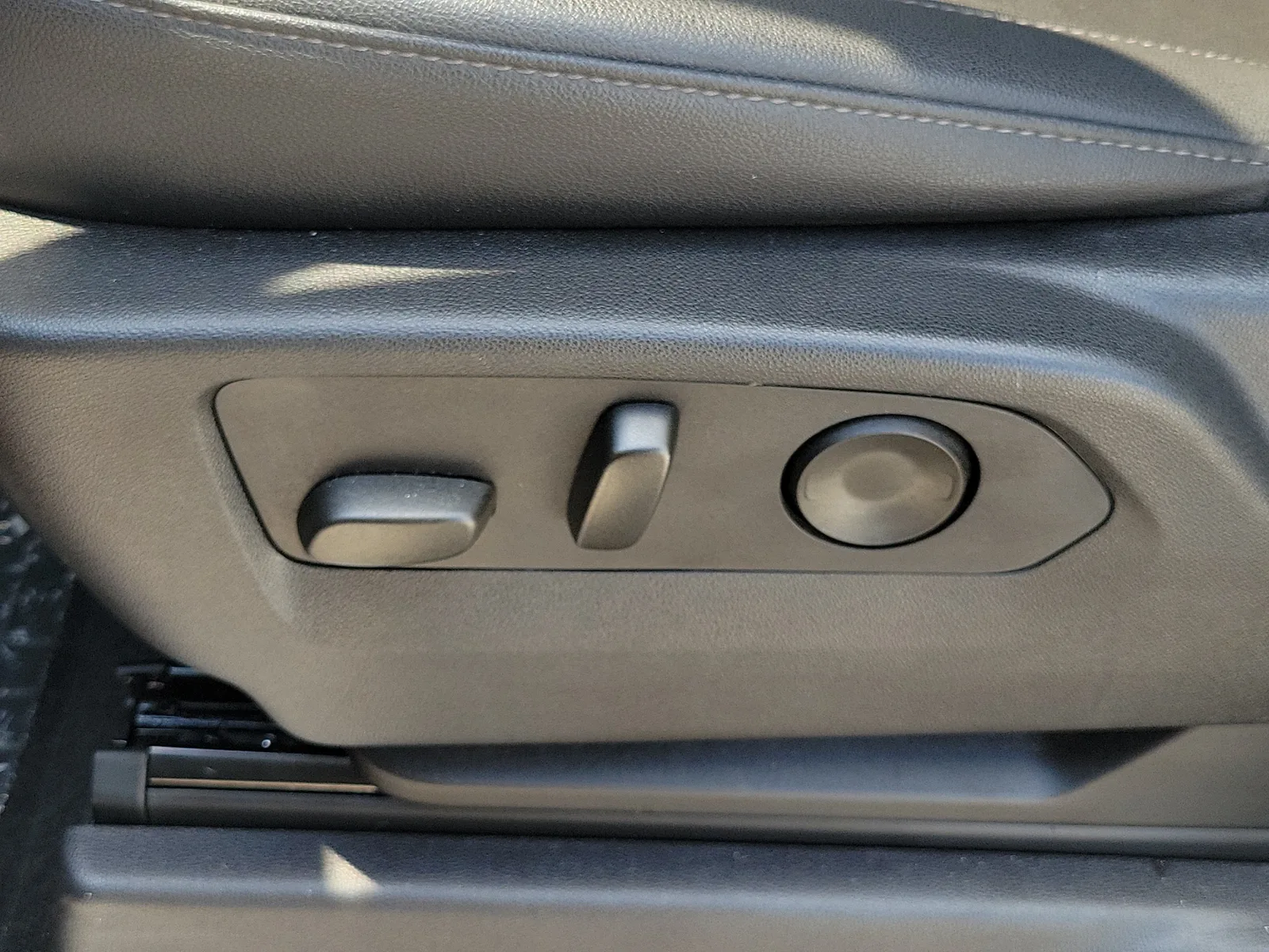 2025 Chevrolet Silverado 1500 RST photo 15