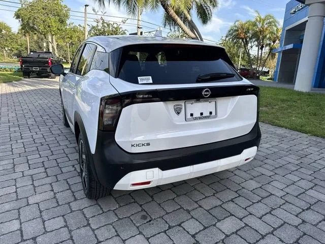 2025 Nissan Kicks SV photo 34