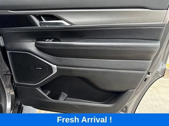 2024 Jeep Wagoneer Series II Carbide photo 16