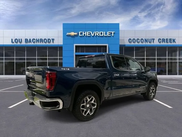 2022 GMC Sierra 1500 SLT photo 8