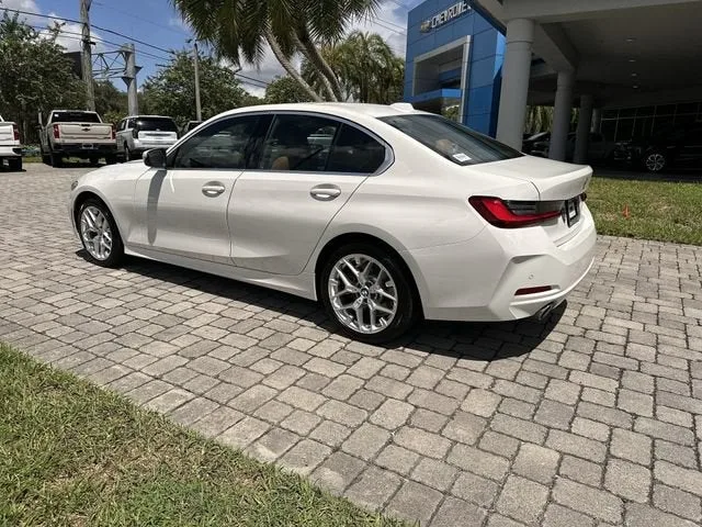 2025 BMW 3 Series 330i photo 33