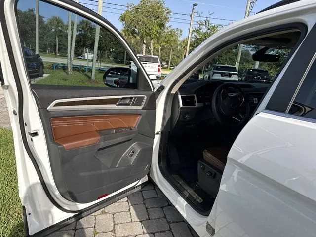 2022 Volkswagen Atlas 2.0T SE w/Technology photo 22