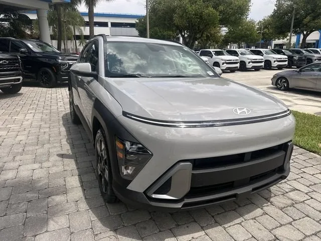 2025 Hyundai Kona SEL photo 17