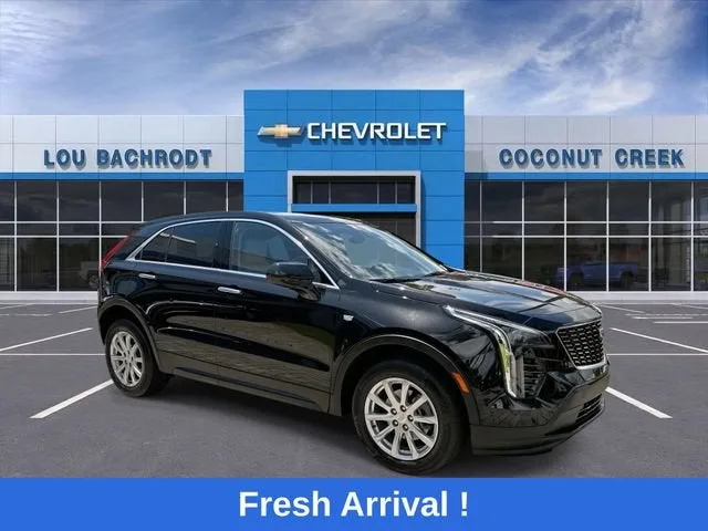 2023 Cadillac XT4 Luxury photo 2
