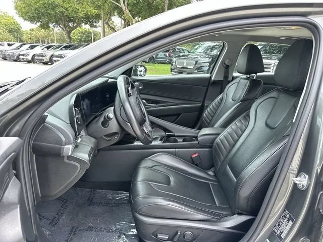 2024 Hyundai Elantra Limited photo 30