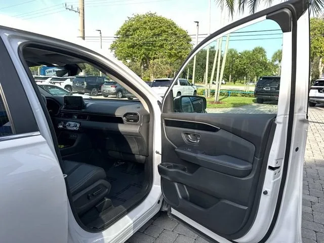 2023 Honda Pilot EX-L 7 Passenger photo 23