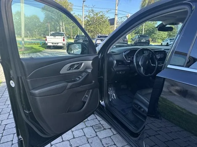 2021 Chevrolet Traverse LT Leather photo 22