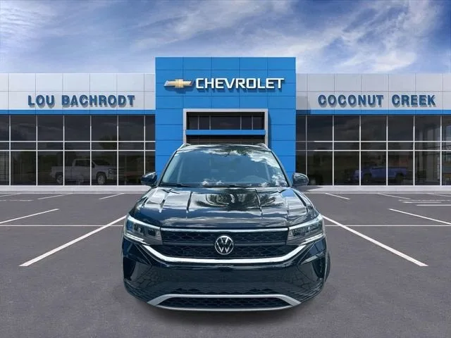 2024 Volkswagen Taos SE photo 3