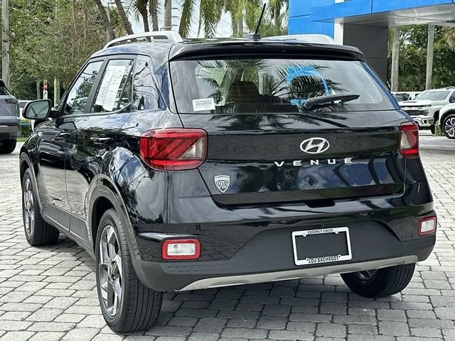 2025 Hyundai Venue SEL photo 34