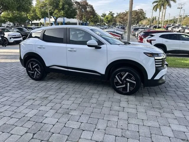 2025 Nissan Kicks SV photo 15
