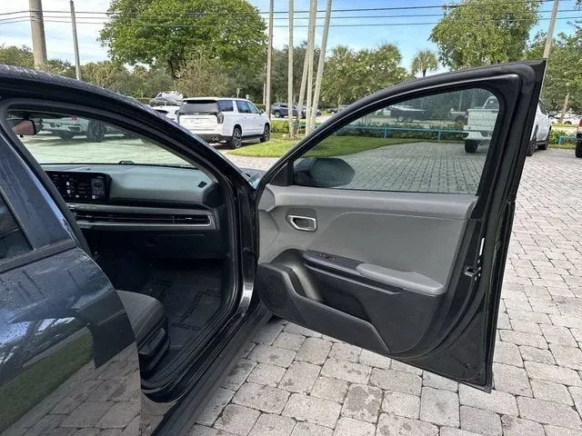 2025 Kia K4 LXS photo 23