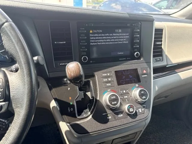 2020 Toyota Sienna XLE Auto Access Seat photo 8
