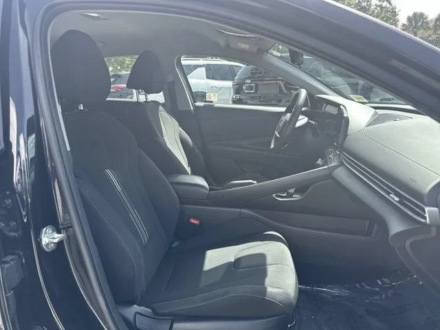 2024 Hyundai Elantra SEL photo 29