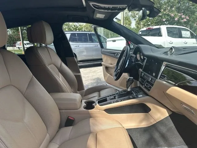 2020 Porsche Macan 4DR AWD photo 30