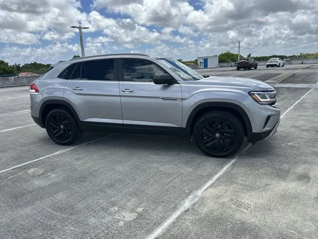 2022 Volkswagen Atlas Cross Sport 2.0T SE w/Technology photo 16