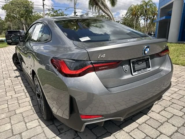 2023 BMW i4 eDrive35 photo 12