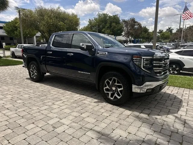 2022 GMC Sierra 1500 SLT photo 16