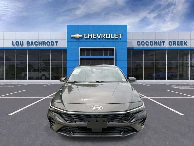 2024 Hyundai Elantra Limited photo 3