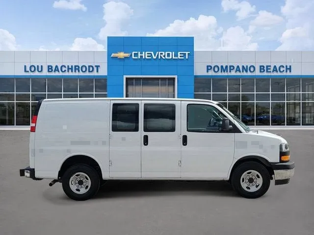 2020 GMC Savana Cargo 2500 RWD 2500 135" photo 2