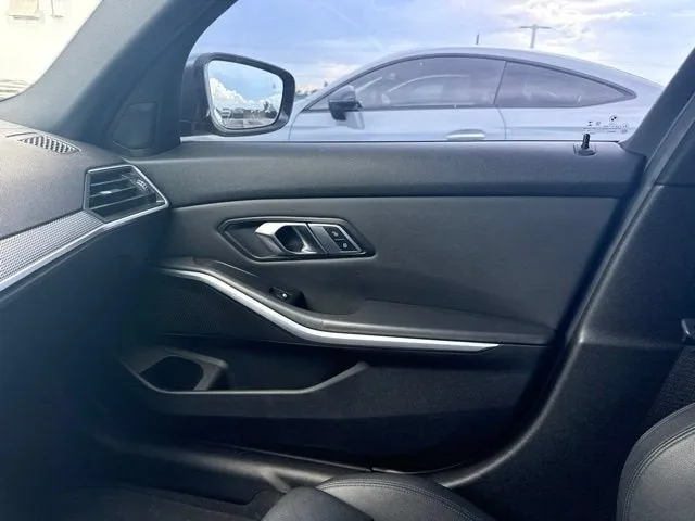 2019 BMW 3 Series 330i photo 12