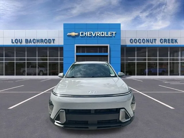 2025 Hyundai Kona SEL photo 3