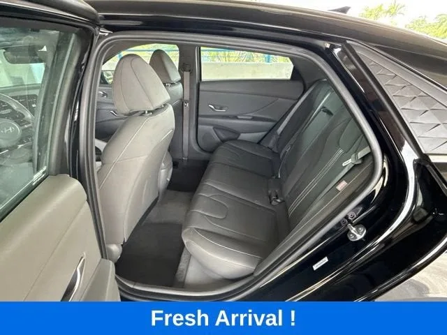 2025 Hyundai Elantra SEL Convenience photo 3