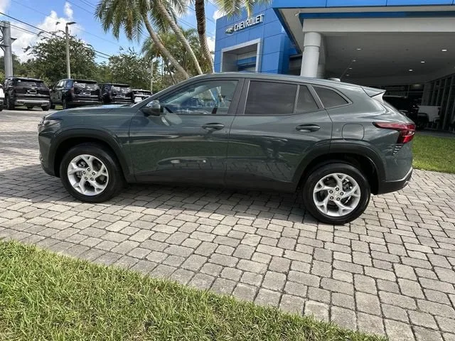 2025 Chevrolet Trax LS photo 33