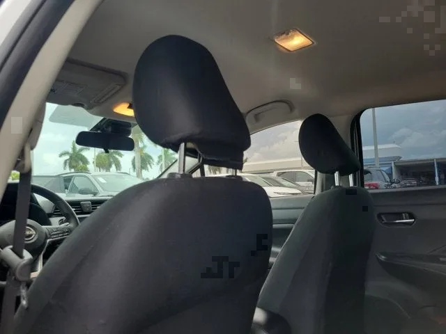 2025 Nissan Versa SR photo 12