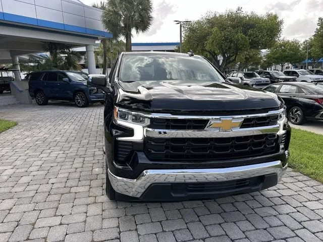 2023 Chevrolet Silverado 1500 LT photo 17