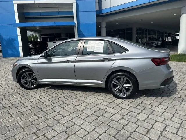 2024 Volkswagen Jetta SE photo 14