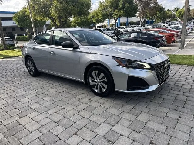 2025 Nissan Altima S photo 16