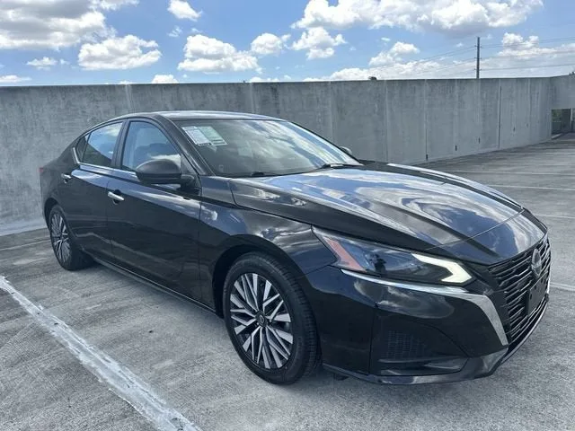 2024 Nissan Altima 2.5 SV photo 18