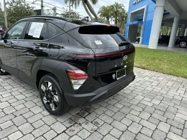 2025 Hyundai Kona SEL photo 12