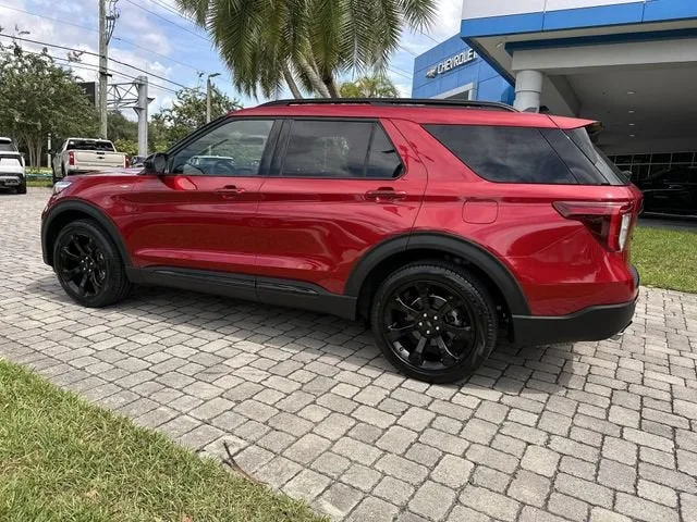 2023 Ford Explorer ST-Line photo 32