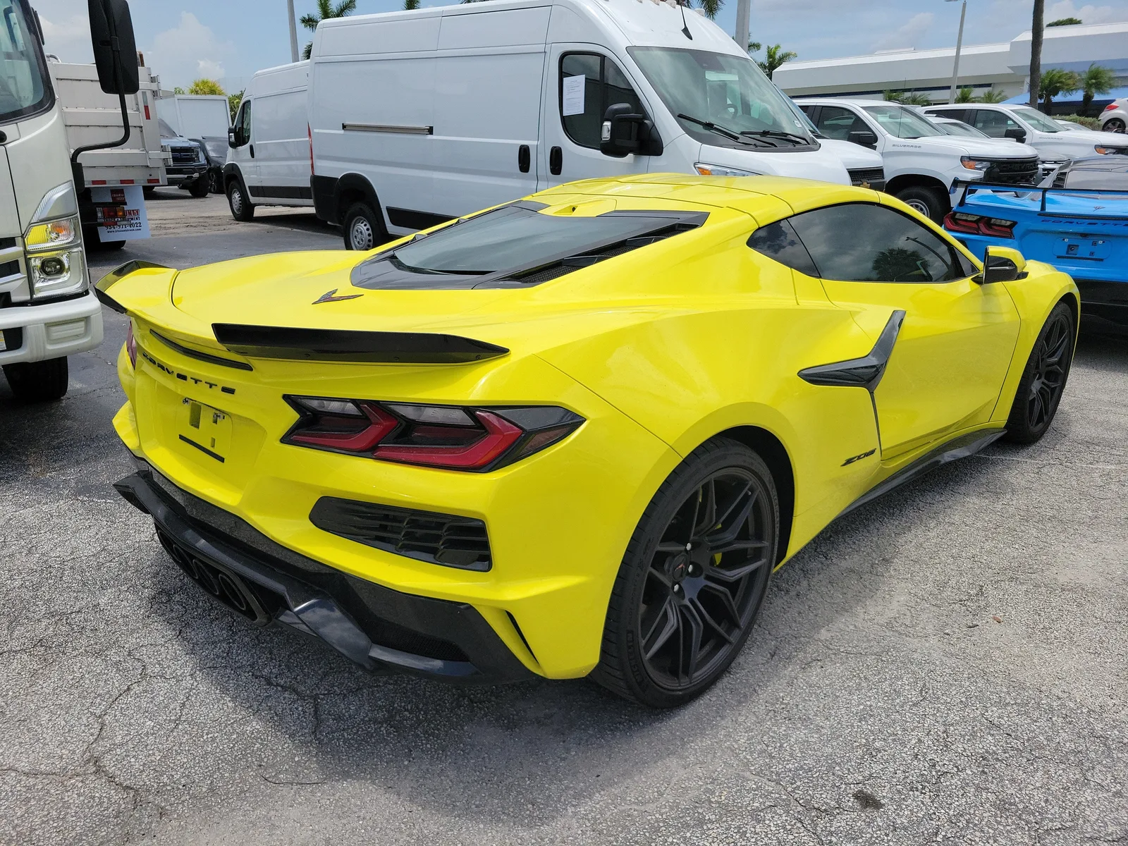 2023 Chevrolet Corvette Z06 3LZ photo 2