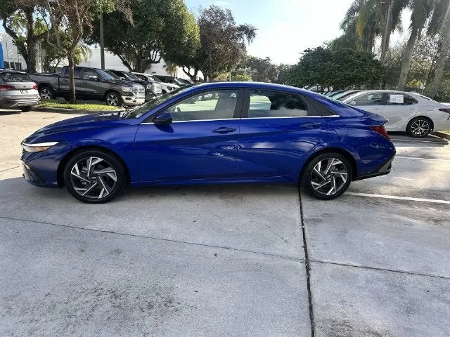 2025 Hyundai Elantra SEL Convenience photo 32