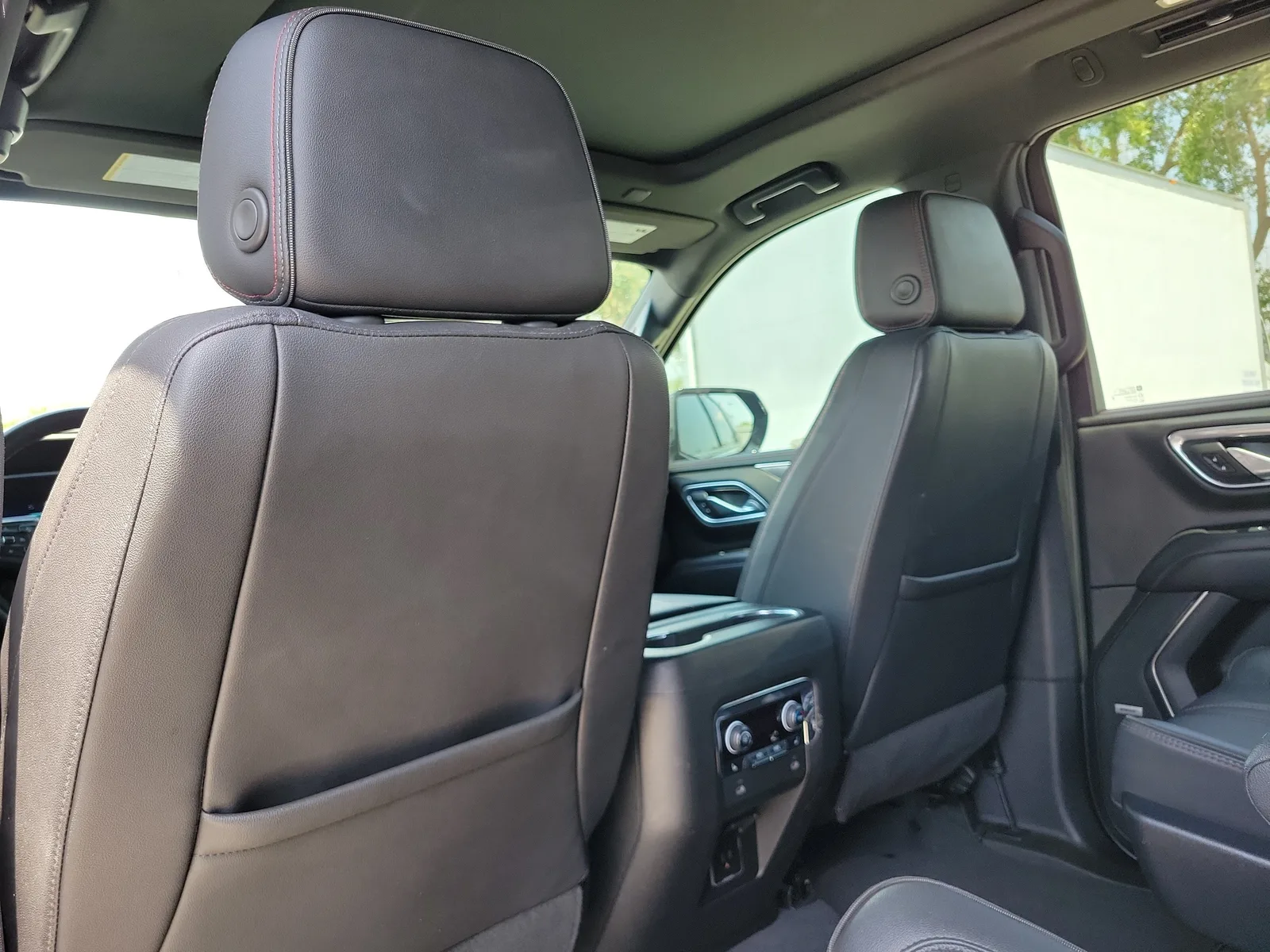 2023 Chevrolet Suburban RST photo 17