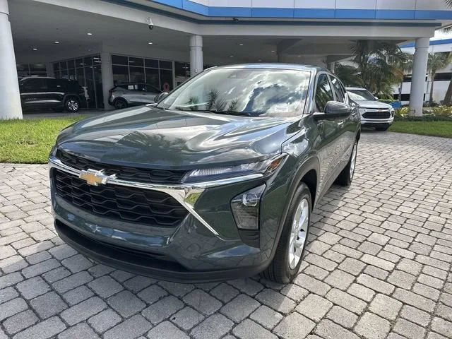 2025 Chevrolet Trax LS photo 21