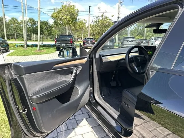 2023 Tesla Model Y Long Range photo 22