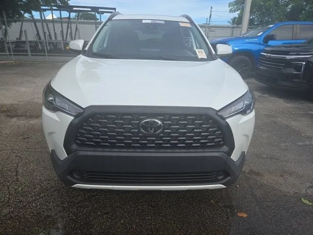 2022 Toyota Corolla Cross LE photo 16