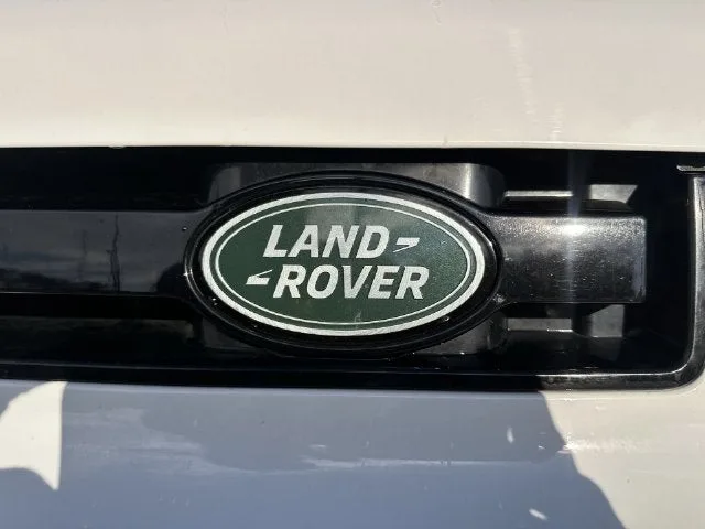 2025 Land Rover Defender S photo 10