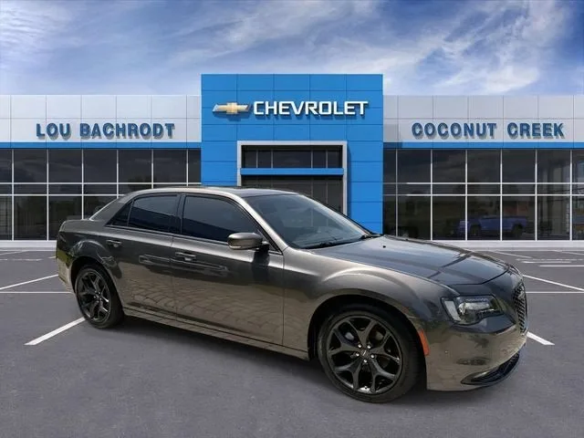 2023 Chrysler 300 300S photo 2