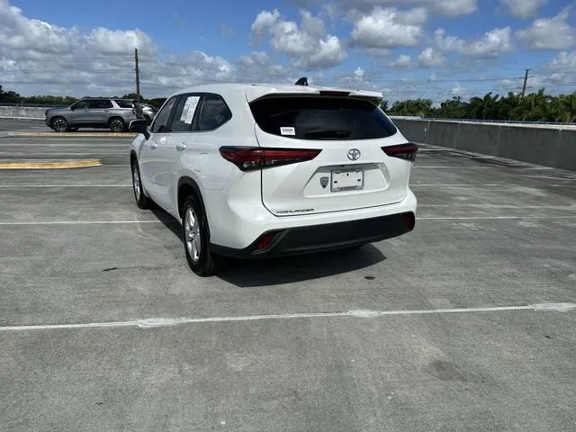 2023 Toyota Highlander L photo 36