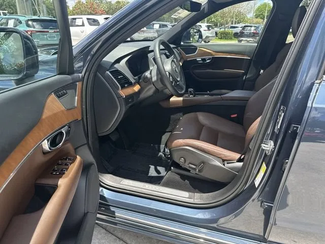 2023 Volvo XC90 Plus photo 30